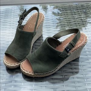 Tom’s Monica Line Suede Wedge size 7.5